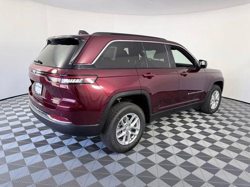 Velvet Red Pearlcoat 2026 Jeep Grand Cherokee Laredo 4x2