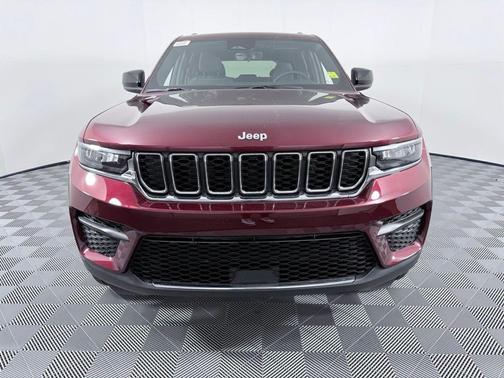 Velvet Red Pearlcoat 2026 Jeep Grand Cherokee Laredo 4x2