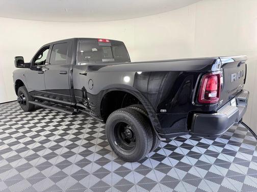 Diamond Black 2026 RAM 3500 Tradesman