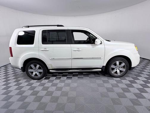 White 2013 Honda Pilot Touring
