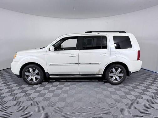 White 2013 Honda Pilot Touring