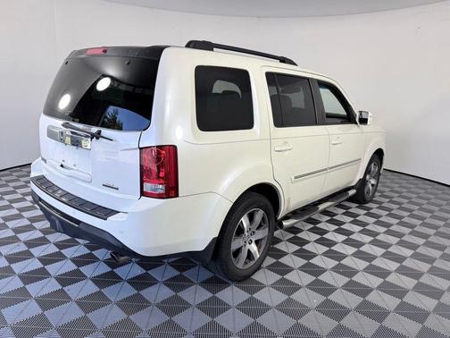 White 2013 Honda Pilot Touring
