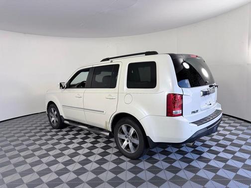 White 2013 Honda Pilot Touring