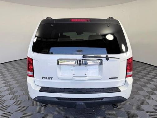 White 2013 Honda Pilot Touring