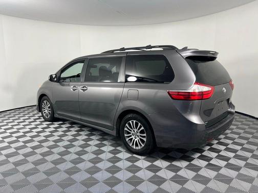 2018 Toyota Sienna L