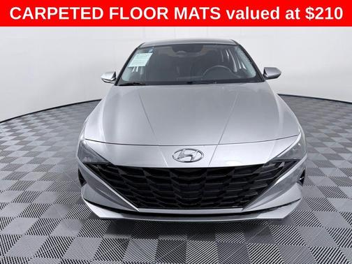 Shimmering Silver Pearl 2023 Hyundai ELANTRA SEL