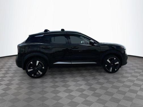 Super Black 2025 Nissan Kicks SR