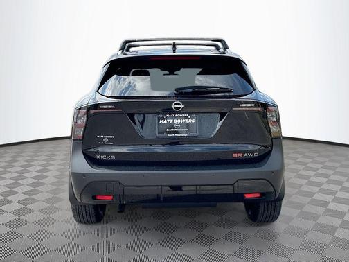Super Black 2025 Nissan Kicks SR