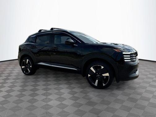 Super Black 2025 Nissan Kicks SR