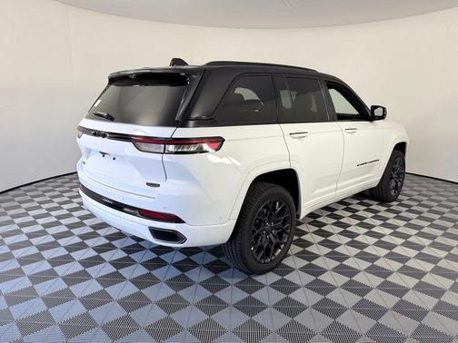 2025 Jeep Grand Cherokee Summit