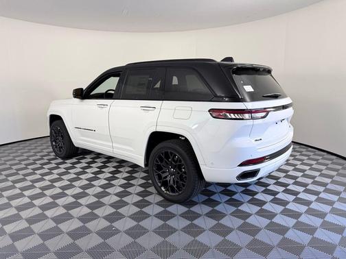 2025 Jeep Grand Cherokee Summit