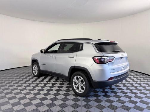 Silver Zynith 2024 Jeep Compass Latitude