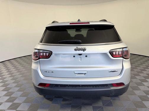 Silver Zynith 2024 Jeep Compass Latitude