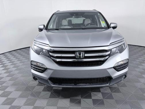 Lunar Silver Metallic 2018 Honda Pilot Touring