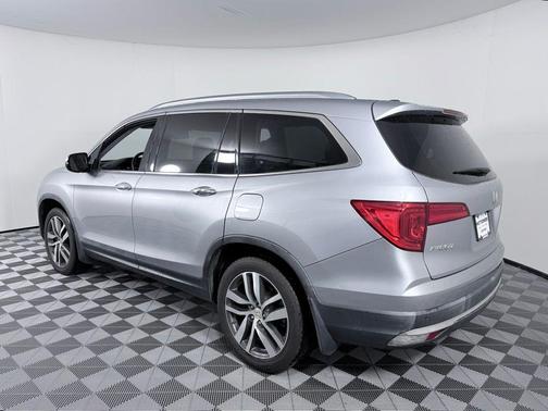 Lunar Silver Metallic 2018 Honda Pilot Touring