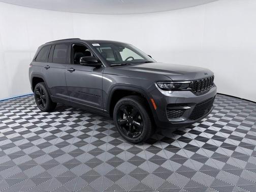 2025 Jeep Grand Cherokee Laredo