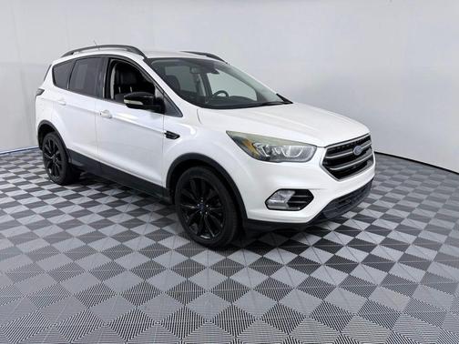 White Platinum Clearcoat Metallic 2017 Ford Escape Titanium