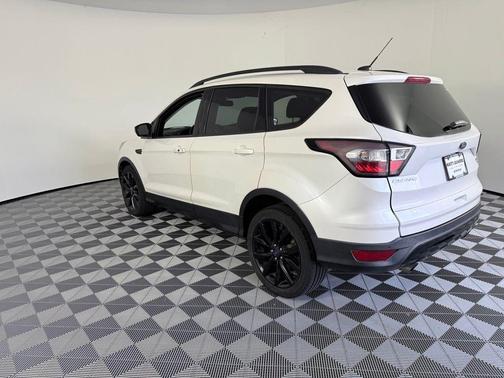 White Platinum Clearcoat Metallic 2017 Ford Escape Titanium