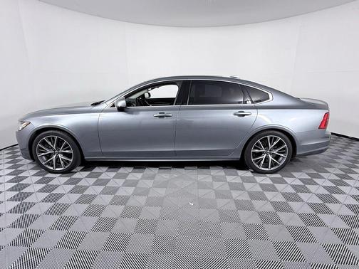 2019 Volvo S90 T6 Momentum