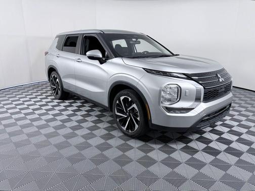 2022 Mitsubishi Outlander ES