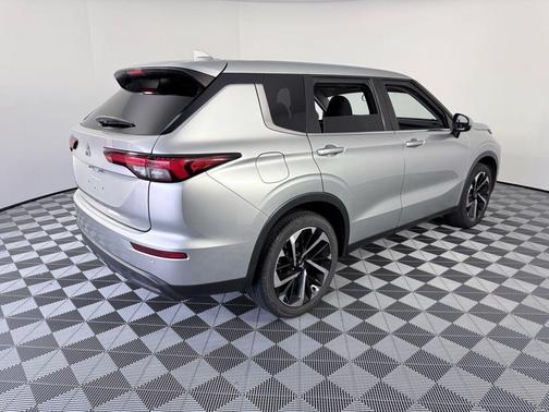 2022 Mitsubishi Outlander ES