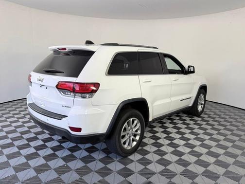 Bright White Clearcoat 2021 Jeep Grand Cherokee Laredo E
