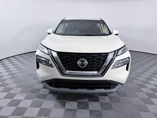 Pearl White Tri-Coat 2021 Nissan Rogue SV