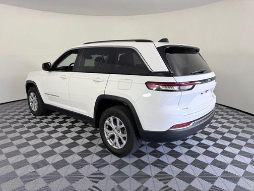 Bright White Clearcoat 2023 Jeep Grand Cherokee Limited