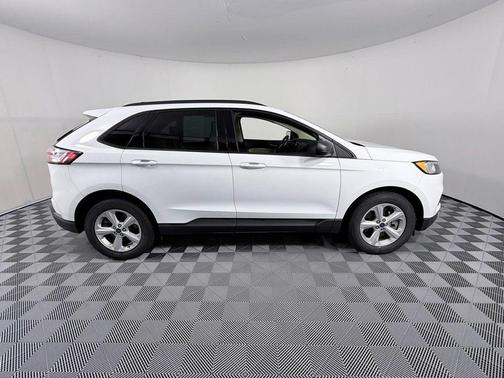 Oxford White 2022 Ford Edge SE