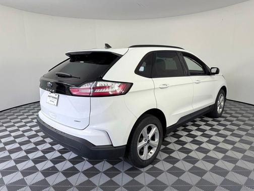 Oxford White 2022 Ford Edge SE