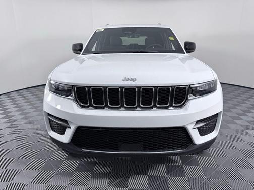 2026 Jeep Grand Cherokee Laredo 4x2