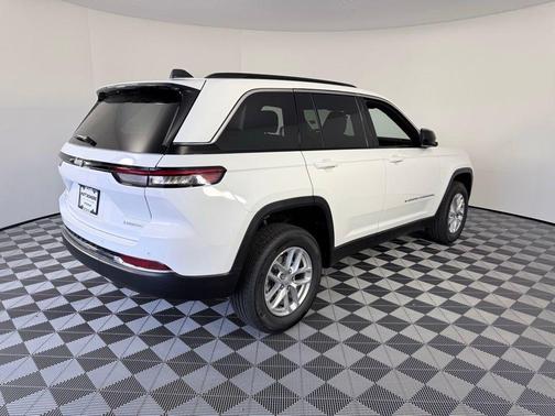 2026 Jeep Grand Cherokee Laredo 4x2