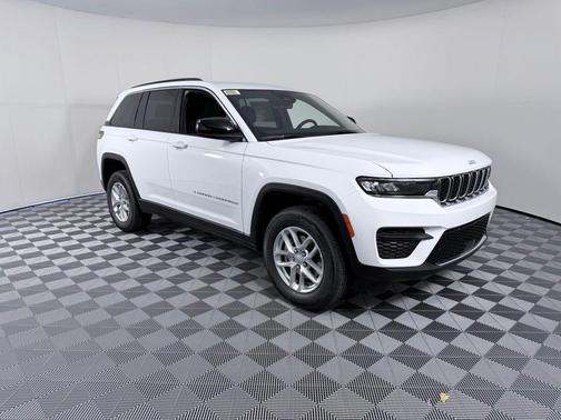 2026 Jeep Grand Cherokee Laredo 4x2