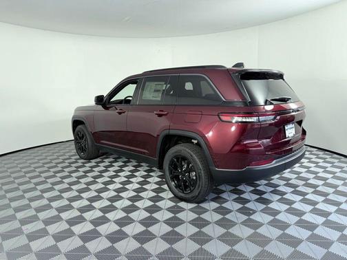 Velvet Red Pearlcoat 2026 Jeep Grand Cherokee Laredo