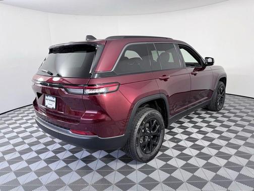 Velvet Red Pearlcoat 2026 Jeep Grand Cherokee Laredo