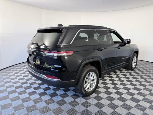Diamond Black 2026 Jeep Grand Cherokee Laredo X