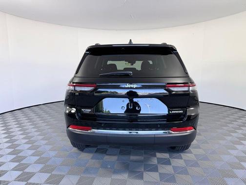 Diamond Black 2026 Jeep Grand Cherokee Laredo X