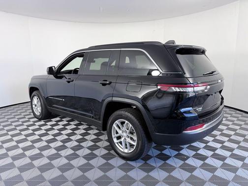 Diamond Black 2026 Jeep Grand Cherokee Laredo X