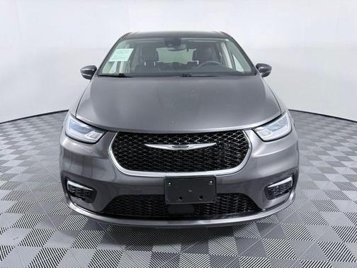 Granite Crystal Clearcoat Metallic 2023 Chrysler Pacifica Touring-L