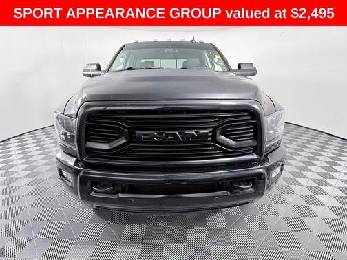Brilliant Black Crystal Pearlcoat 2018 RAM 2500 Big Horn