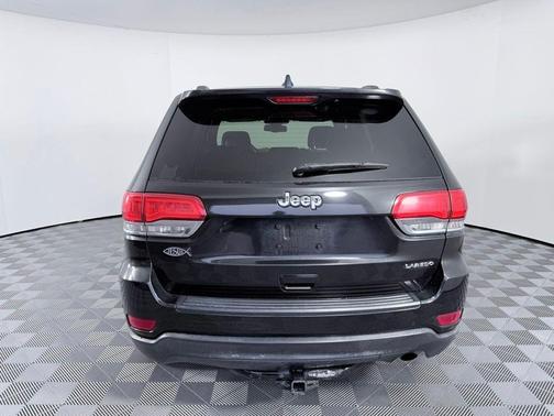 Brilliant Black Crystal Pearlcoat 2015 Jeep Grand Cherokee Laredo