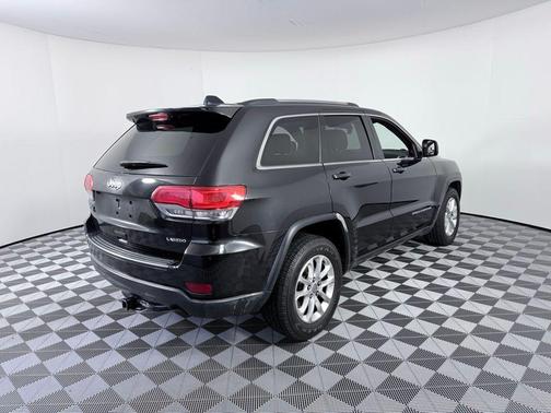 Brilliant Black Crystal Pearlcoat 2015 Jeep Grand Cherokee Laredo