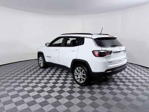 2023 Jeep Compass Latitude Lux