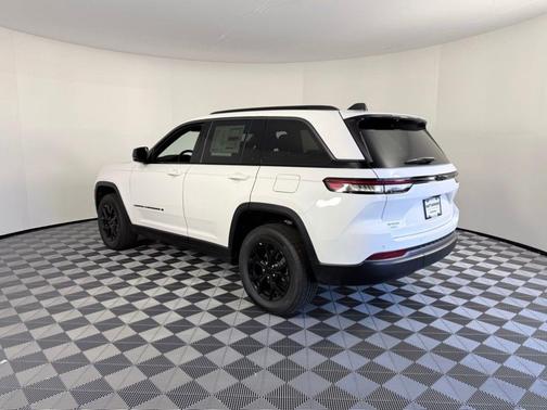 2026 Jeep Grand Cherokee Laredo