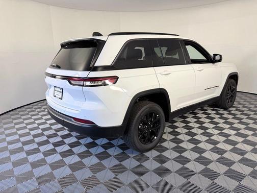 2026 Jeep Grand Cherokee Laredo