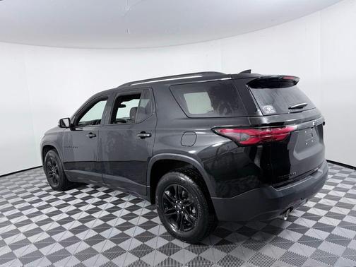 Mosaic Black Metallic 2023 Chevrolet Traverse LT Cloth