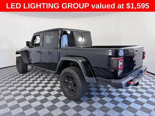 Black Clearcoat 2022 Jeep Gladiator Mojave