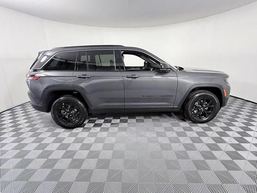 Baltic Gray 2026 Jeep Grand Cherokee Laredo