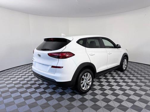 Dazzling White 2019 Hyundai TUCSON SE
