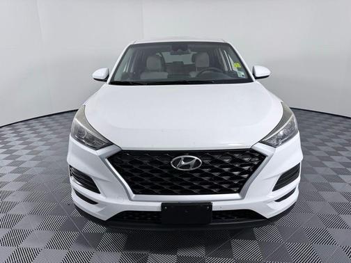 Dazzling White 2019 Hyundai TUCSON SE